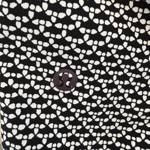 Lululemon on the fly short—2.5 inch - Picture 7 of 7